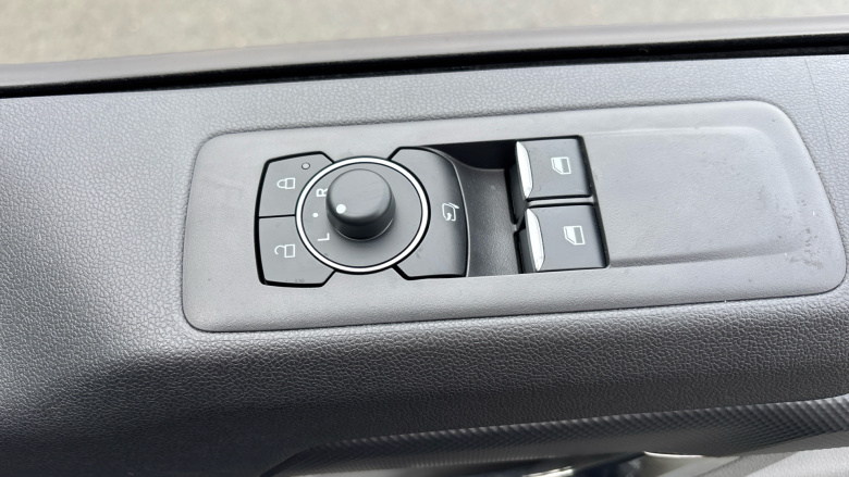 Ford Transit Custom E-320 L1 Rwd 100kW 65kWh H1 Van Limited Auto